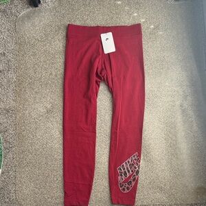 Nike Women’s M Tight Fit Mid Rise Full Length/Long Dark RedBurgundy Cheetahprint